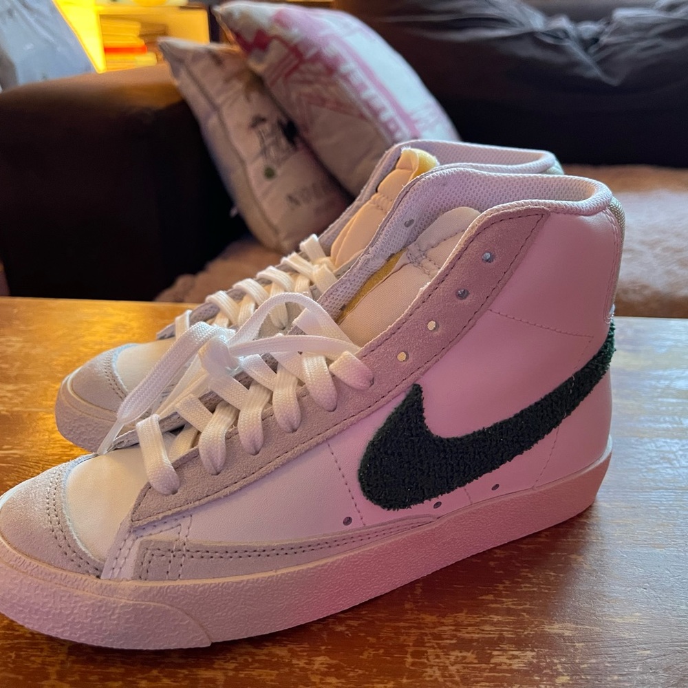 Nike Women's High-Top Sneakers in Pink, White and Black